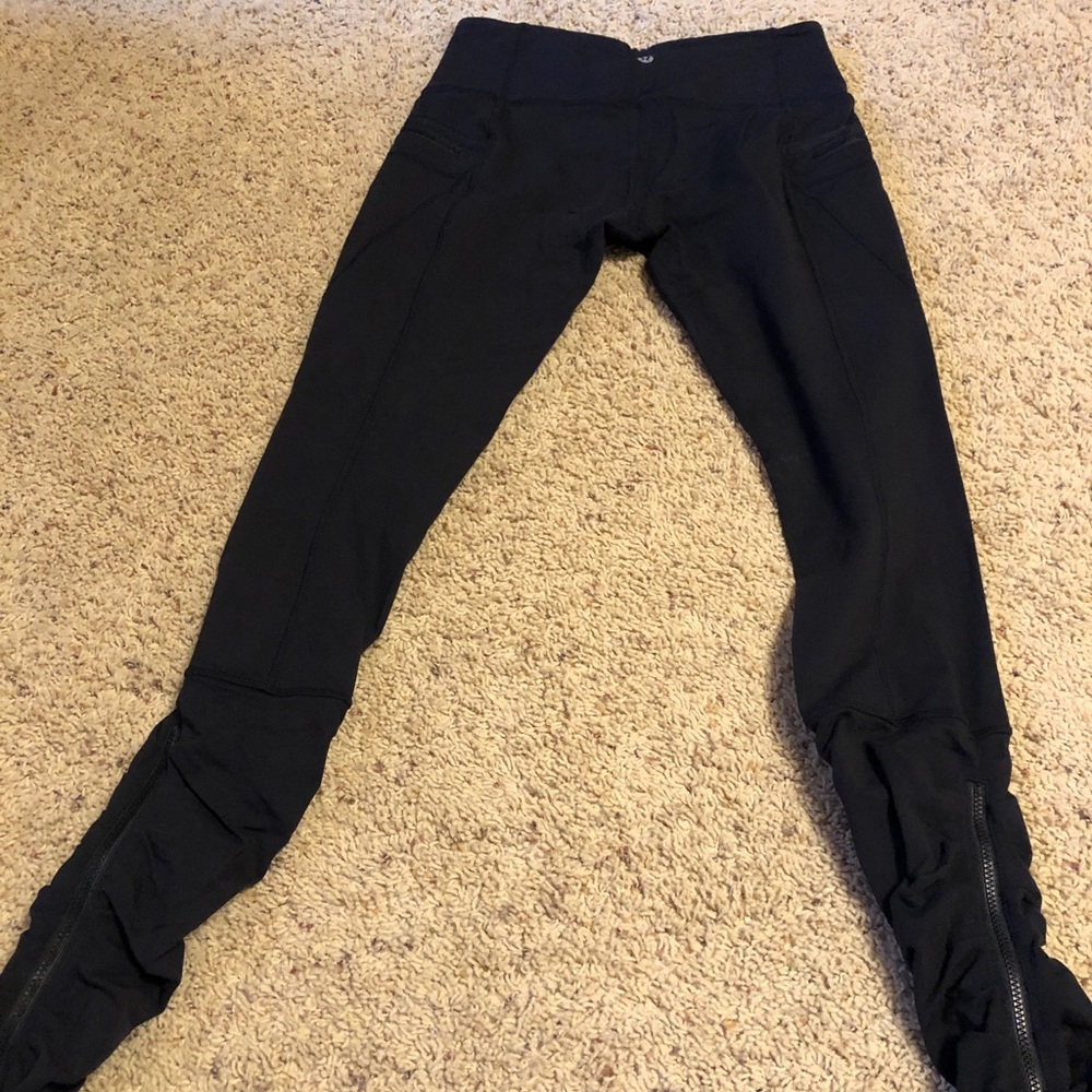 Lululemon tights. 2 zip pockets. Zip ankles.